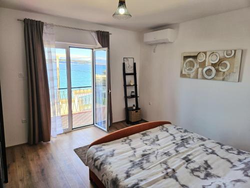 Posteľ alebo postele v izbe v ubytovaní Beachfront 5BR Home Victoria