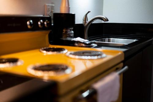 Dapur atau dapur kecil di OYO Hotel Hermiston OR, Downtown