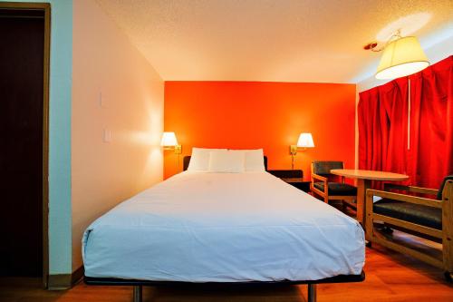 Katil atau katil-katil dalam bilik di OYO Hotel Hermiston OR, Downtown