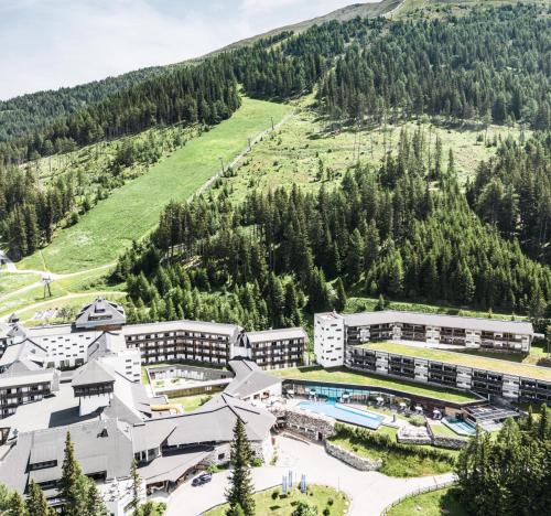 Nespecifikovaný výhled na hory nebo výhled na hory při pohledu z hotelu