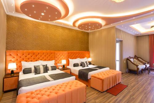 Postel nebo postele na pokoji v ubytování Hotel Grand Turf By GSP