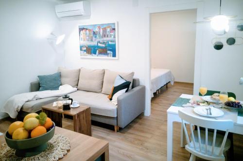 Χώρος καθιστικού στο 150m to Beach - Free Parking - Garden View
