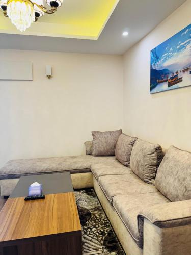 3-Bed High-rise Serene Views