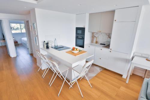 Photo de la galerie de l'établissement Splendide vue mer, terrasse, piscine et parking, au Cannet