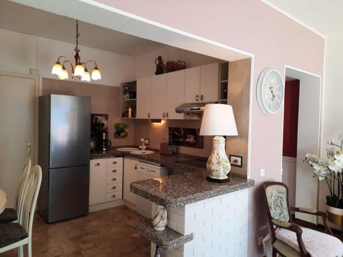 Η κουζίνα ή μικρή κουζίνα στο Luxus-FeWo in Pino - Casa Roccia