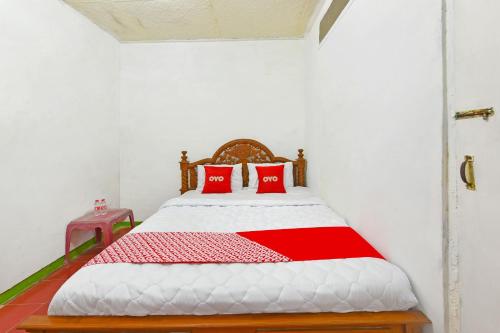 Postel nebo postele na pokoji v ubytování Hotel O Arimbi