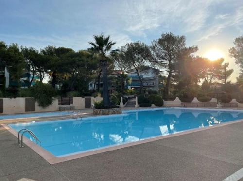 Piscine - 2 chambres - Terrasse - Parking privé