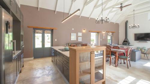 a kitchen and dining room with a dining table at Vygievlei in McGregor