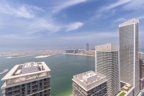 Free housekeeping visits during your stay - StayShort - 1 Bedroom in Marina Vista with Full Palm Views
