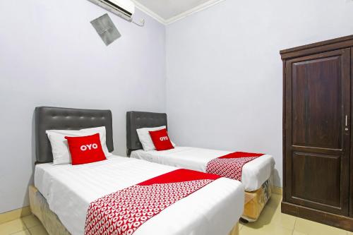 Кровать или кровати в номере Hotel O Homestay Al Maidah