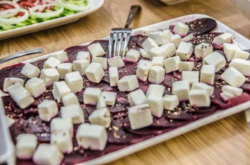 Comida en o cerca de este apartahotel