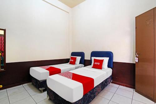 Ένα ή περισσότερα κρεβάτια σε δωμάτιο στο Hotel O Mutiara