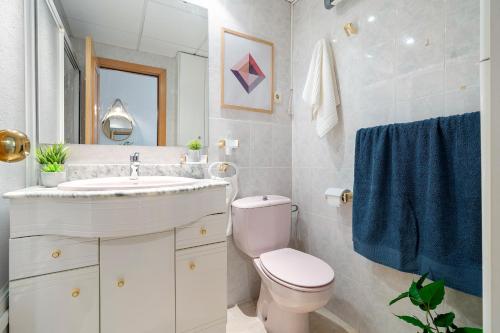 Ванная комната в Aquamarina Apartments