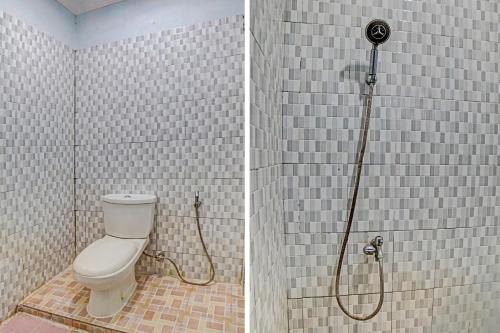 a bathroom with a shower with a toilet and a shower at OYO 91418 Kantil Homestay Syariah in Sunggal