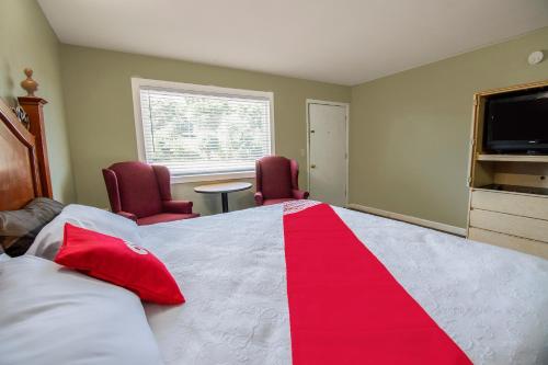 Cama ou camas em um quarto em OYO Hotel Calhoun, GA I-75