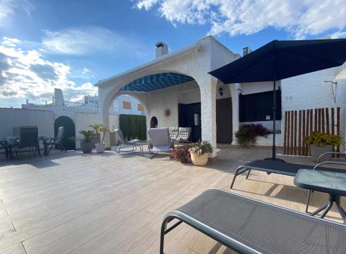 Luxury bungalow in Dehesa de Campoamor 900 meters from the beach