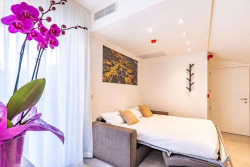 A bed or beds in a room at Residence Lake Como
