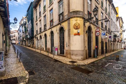 WHome Elegant Stay in Lisbon's Historic Bairro Alto