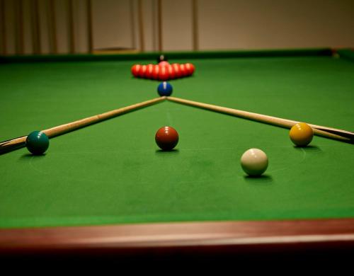 Biliár nebo kulečník v ubytování Signature Club Resort