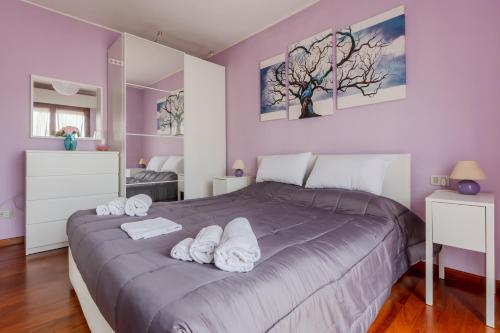 Ένα ή περισσότερα κρεβάτια σε δωμάτιο στο Comfortable Terrace Apartment - Sestu