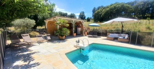 Πισίνα στο ή κοντά στο Domaine Bellavigne Gites et SPA