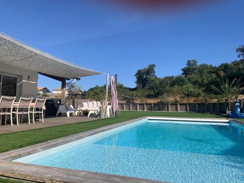 Villa 12 personnes piscine chauffée et jacuzzi