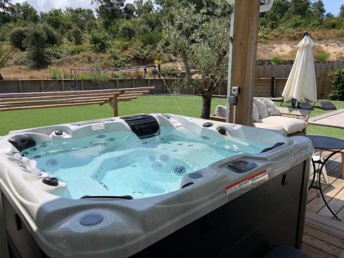 Photo de la galerie de l'établissement Villa 12 personnes piscine chauffée et jacuzzi, à Capbreton
