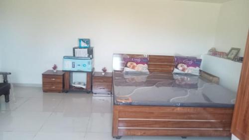 Postel nebo postele na pokoji v ubytování Jay Bhole NATH Homestay
