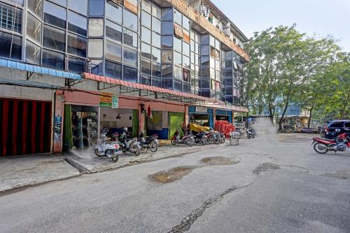 a group of motorcycles parked in front of a building at Hotel O Suci Homestay SyariahNearKilas 7 TV in Tanjunguma
