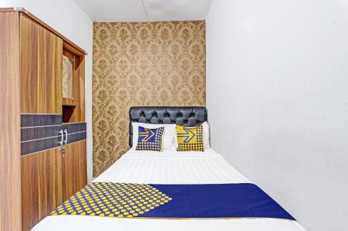 Postel nebo postele na pokoji v ubytování SPOT ON 91521 Mayong Guesthouse