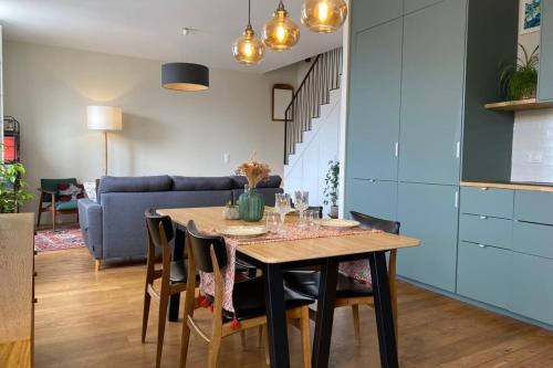 Photo de la galerie de l'établissement Bright Duplex on the Top Floor!, à Villeurbanne