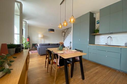 Photo de la galerie de l'établissement Bright Duplex on the Top Floor!, à Villeurbanne