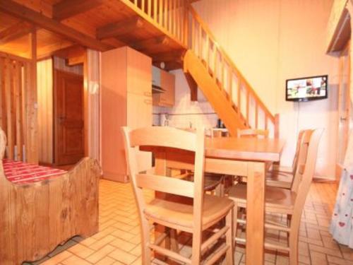 Photo de la galerie de l'établissement Charmant 3 pièces avec balcon et animaux admis à Châtel - FR-1-676-99, à Châtel