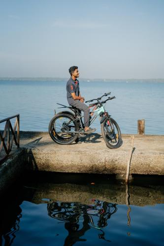 Clientes alojados en HostelExp, Munroe Island - A Community Experience