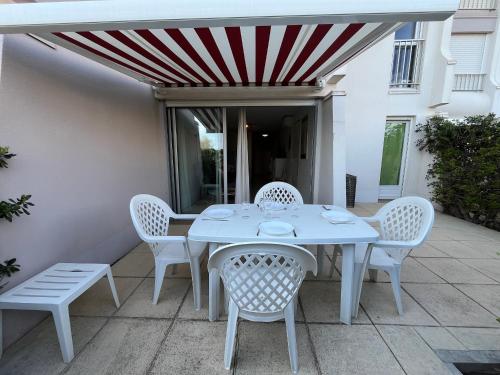 Appartement 2P cabine, face plage, clim, parking privatif - FR-1-338-609
