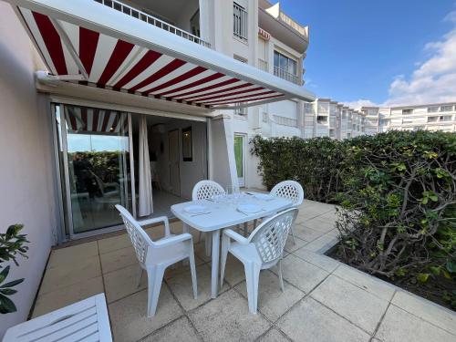 Appartement 2P cabine, face plage, clim, parking privatif