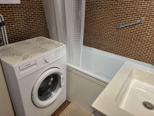 Studio cabine climatisé, piscine, 4 couchages, Port Camargue