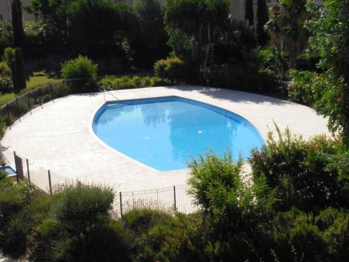 Photo de la galerie de l'établissement Appartement 3 chambres avec terrasse, piscine et tennis, climatisé - FR-1-100-350, à Cavalaire-sur-Mer