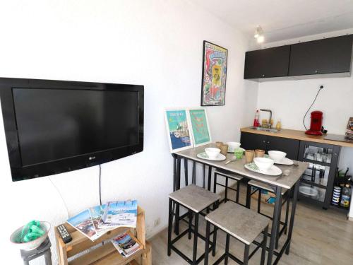 Studio Cabine avec Terrasse, Piscine et Parking sécurisé - FR-1-307-282