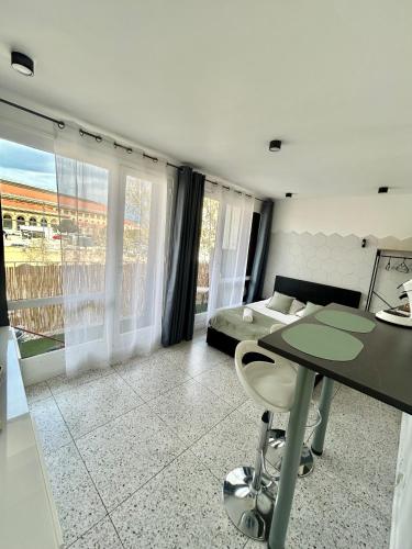Studio devant la gare Saint-Charles