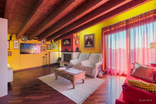 a living room with a couch and a table at Art Gallery Living & Working in Stezzano