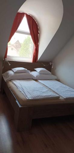 Katil atau katil-katil dalam bilik di Relax Apartman Gyula