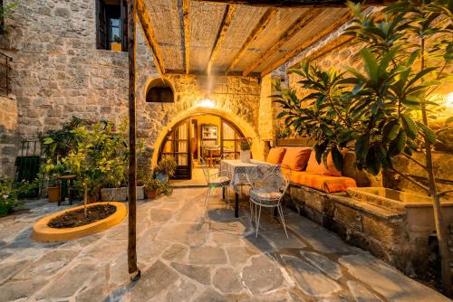 Secret Garden - Old Town - Ground Floor Apt