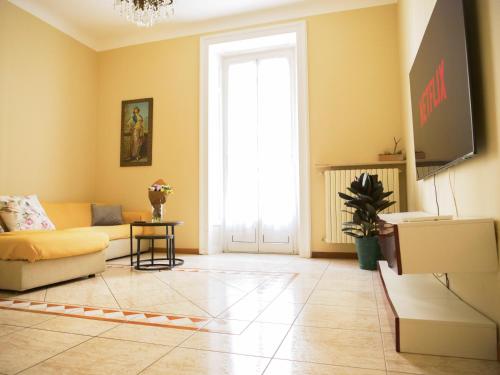 Wonderful downtown apartment-HD NETFLIX, KING-SIZE BED, two minutes' walk from metro