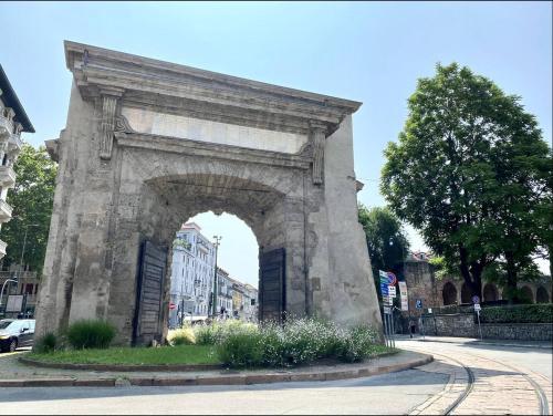 Wonderful downtown apartment-HD NETFLIX, KING-SIZE BED, two minutes' walk from metro photo 25