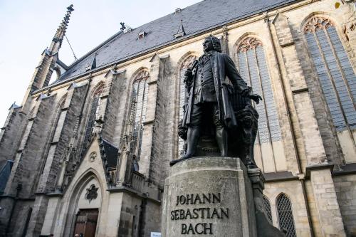 a statue of a man standing in front of a cathedral at REGIOHOTEL Leipzig West in Schkeuditz