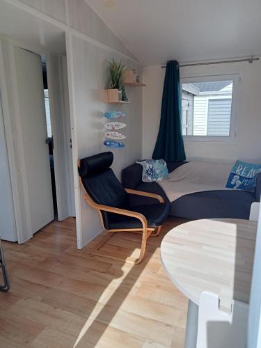 Posezení v ubytování Stacaravan Bredene met tuin nr 2126