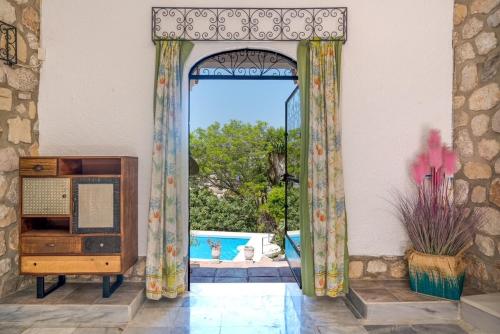 an open door into a living room with a view of a pool at Luxury villa with tennis & pool in Málaga
