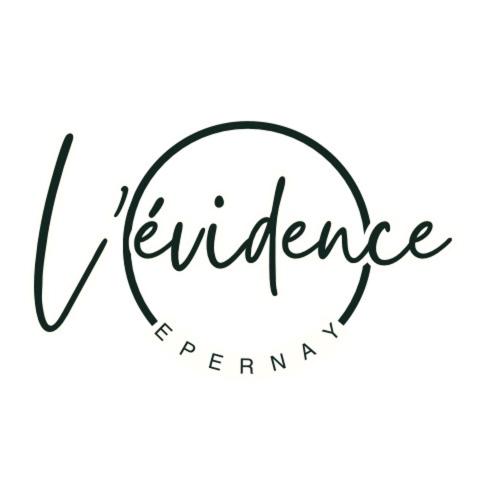Un signe qui dit excellence représentée dans un cercle dans l'établissement L'Evidence, atypique et authentique - Epernay, à Épernay
