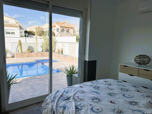 Postel nebo postele na pokoji v ubytování Villa Oasis Esperanza Camposol Sector D